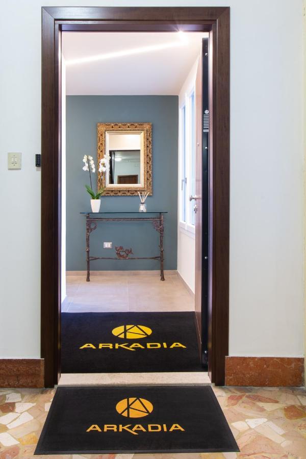 Arkadia Rooms & Apartments Кальяри Экстерьер фото